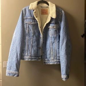 Levi’s Sherpa-lined Denim Jacket. Women’s Size M/L.